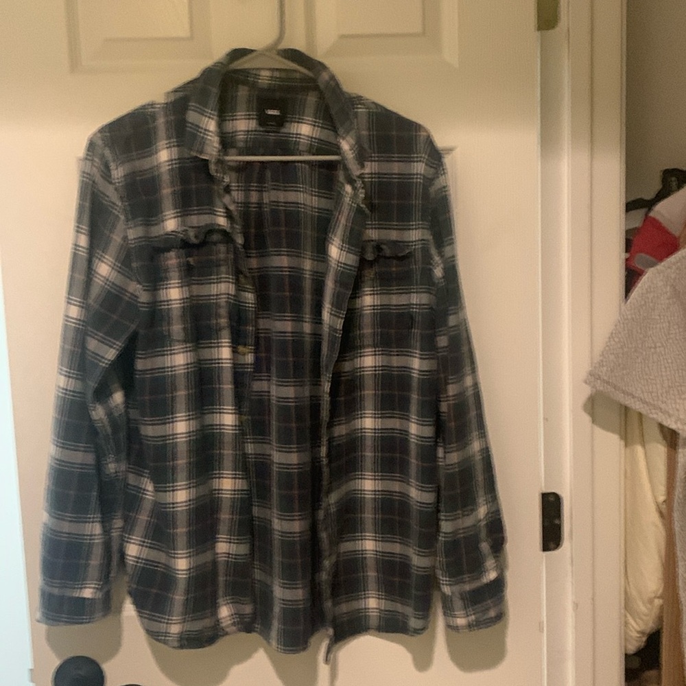 Flannel long sleeve plaid shirt!